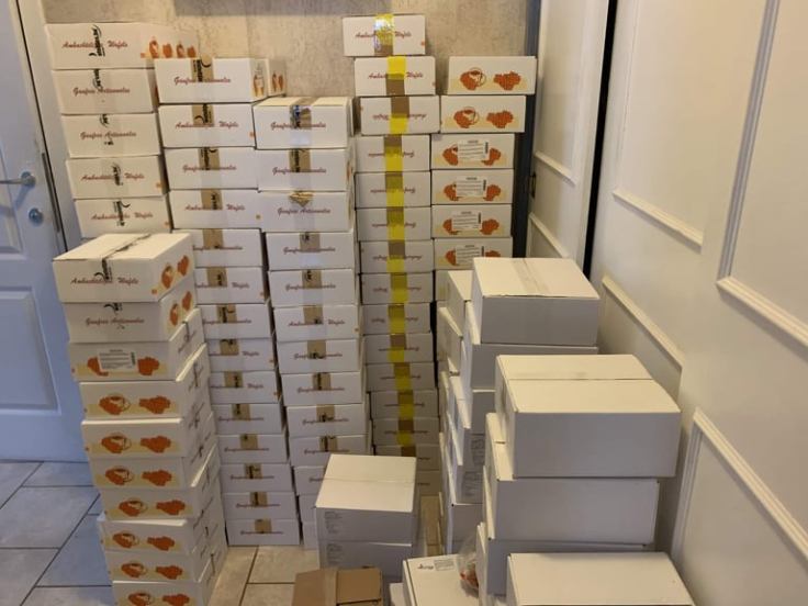 Foto: grote stapels met dozen wafeltjes