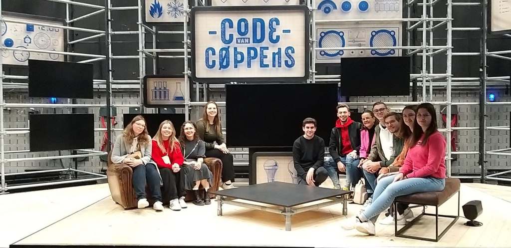 Foto: De eerstejaarsstudenten Events4Business in het decor van De Code van Coppens