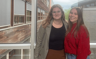 Foto: Kiana Vandendaul en Imke Peeters, de schrijvers van deze blog