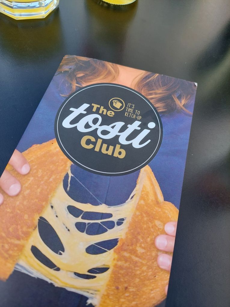 Foto van de menukaart van de Tostclub.