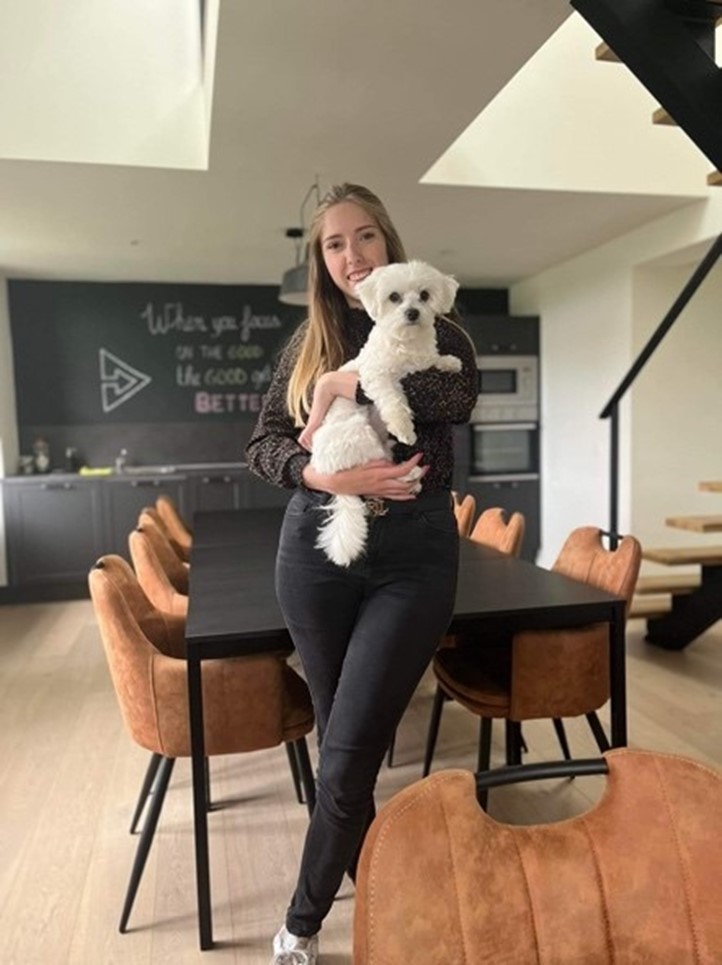 Lynn met Olly haar hondje